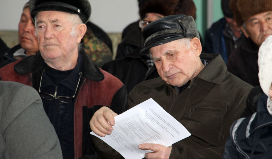 Гроздь айылдык аймагынын тургундары мектеп жашындагы балдарына шарттарды жакшыртууну суранышты